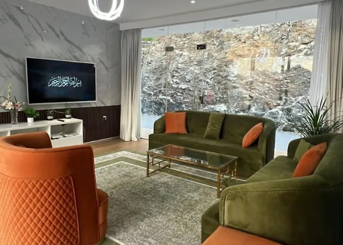 Jeema Lodge